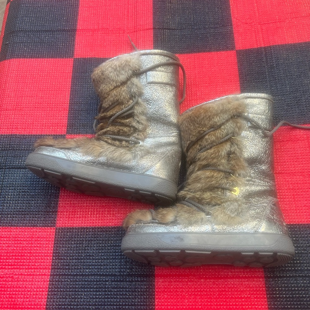MONCLER Laced up Fur Boots in Gold size 6 (EU 36)
Made in Italy B17 - Picture 3 of 15